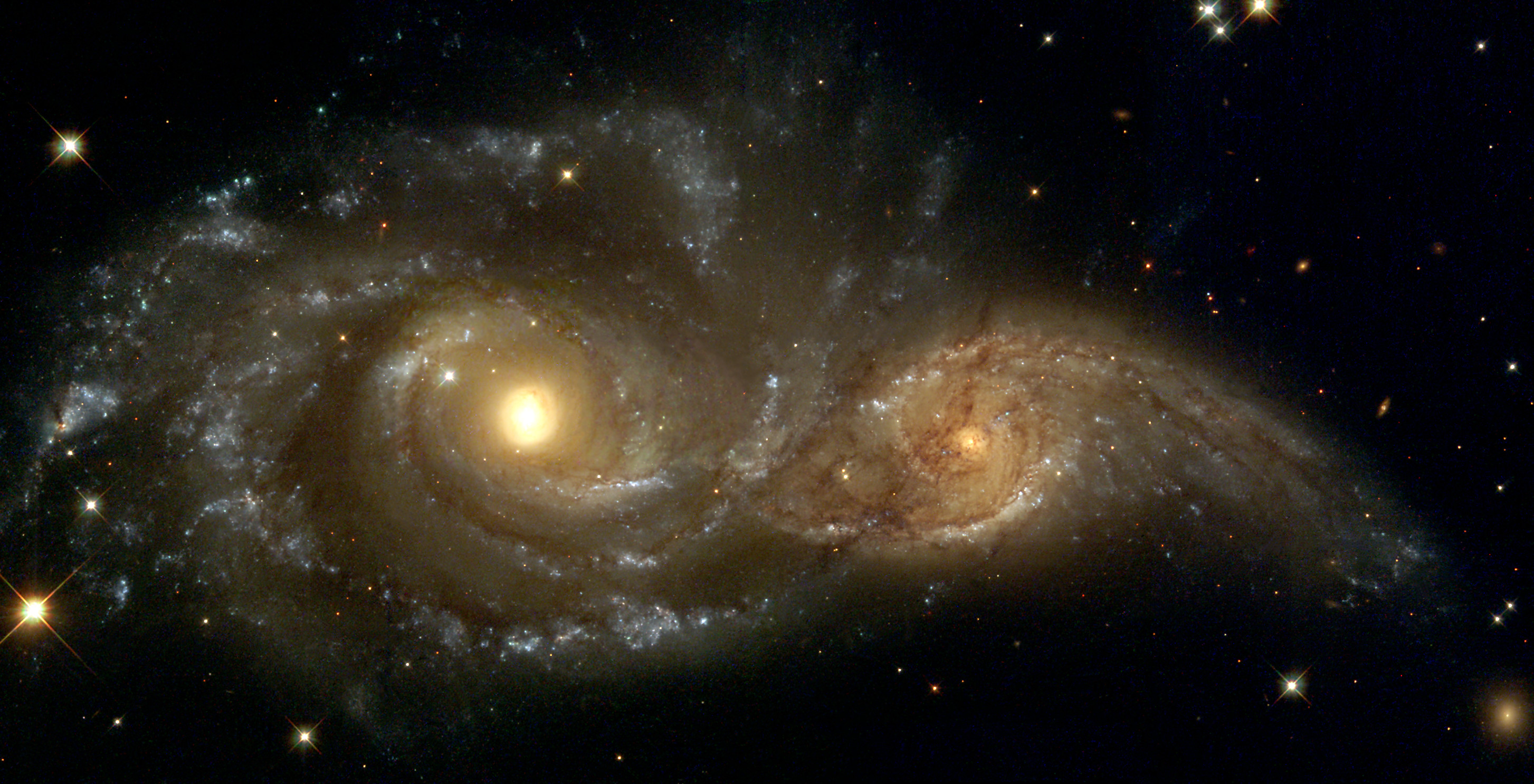 A Grazing Encounter Between Two Spiral Galaxies - Ngc 2207 And Ic 2163 , HD Wallpaper & Backgrounds