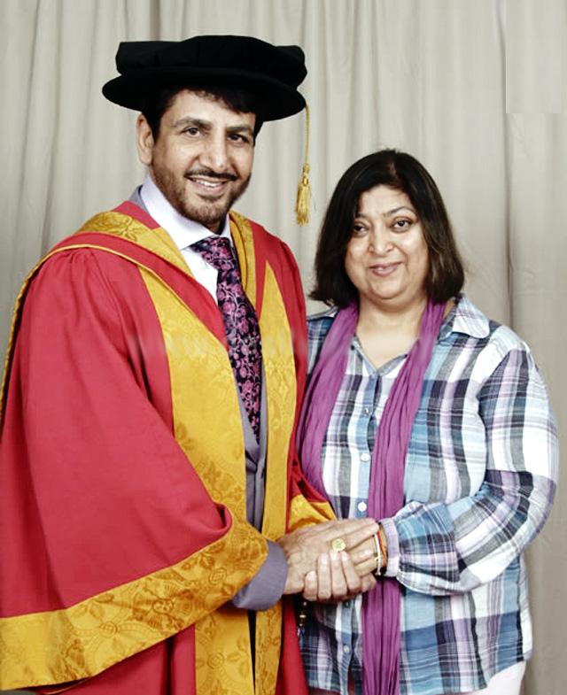 Gurdas Maan Sahib With Wife Manjeet Maan Ji - Gurdas Maan Manjeet Maan , HD Wallpaper & Backgrounds