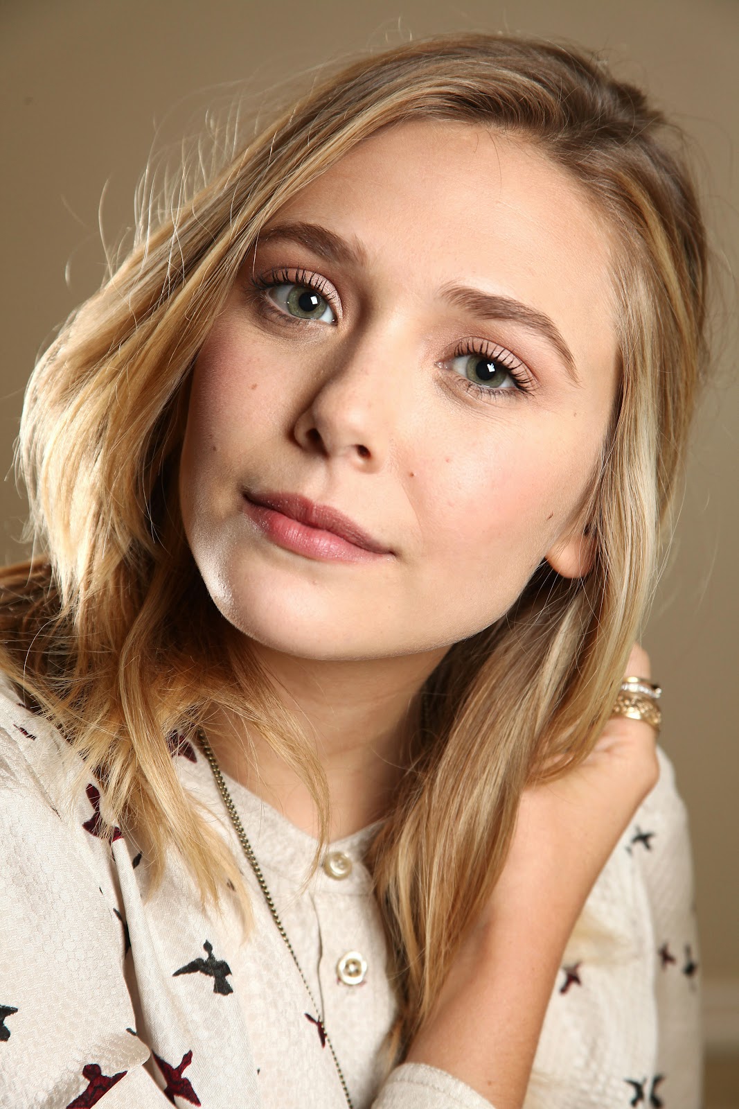 Elizabeth Olsen Hd Pictures - Full Hd Elizabeth Olsen Hd , HD Wallpaper & Backgrounds