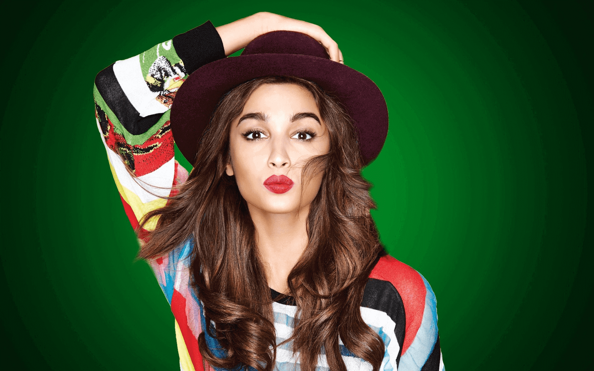 Alia Bhatt Wearing Cap Hd Wallpapers - Alia Bhatt , HD Wallpaper & Backgrounds