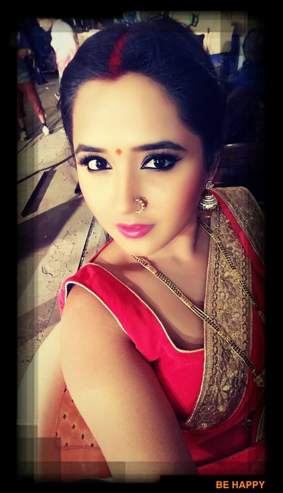 Bhojpuri Actress Hd Wallpaper - Kajal Raghwani Hot Saree , HD Wallpaper & Backgrounds