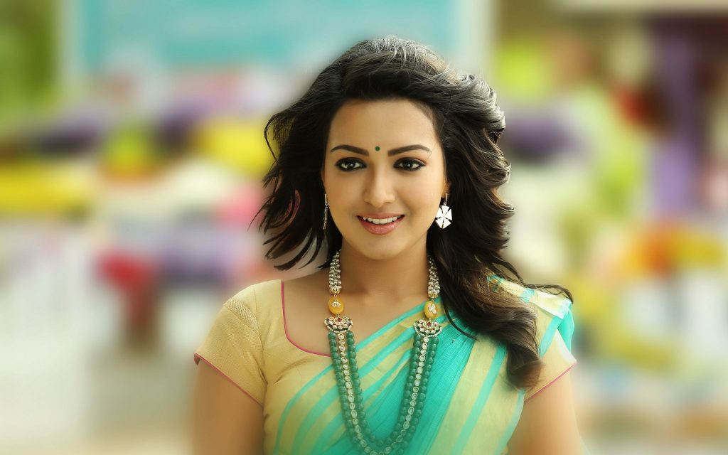 Catherine Tresa South Actress In Saree Lovely Hd - Catherine Tresa , HD Wallpaper & Backgrounds