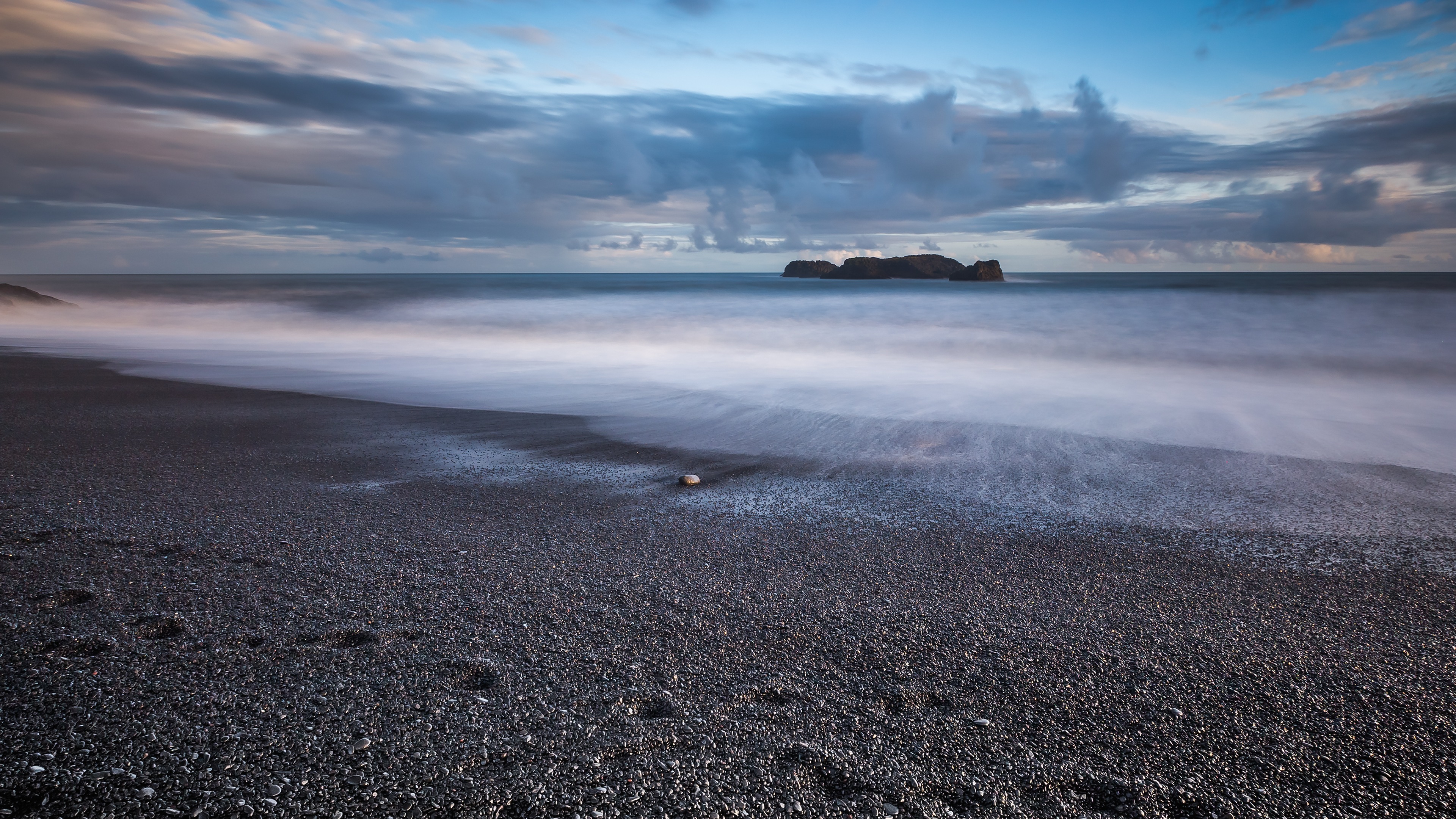 Iceland Beach Black Rocks 4k Ultra Hd Desktop Wallpaper - Sea 4k Wallpaper Black , HD Wallpaper & Backgrounds