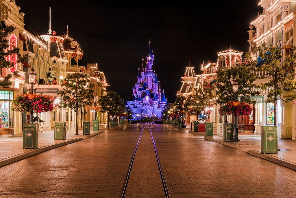 This Page Contains Free Downloaded Iphone Wallpapers, - Disneyland Main Street Christmas , HD Wallpaper & Backgrounds