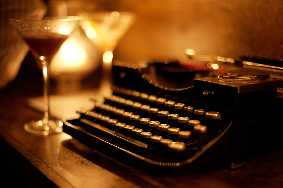 Typewriter, Keyboard, Table, Display - Typewriter And Drink , HD Wallpaper & Backgrounds