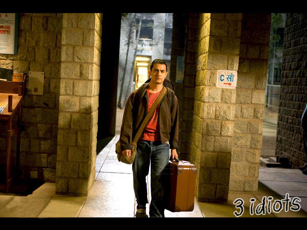 Aamir Khan Hindi Picture 3 Idiots - Aamir Khan In 3 Idiots , HD Wallpaper & Backgrounds