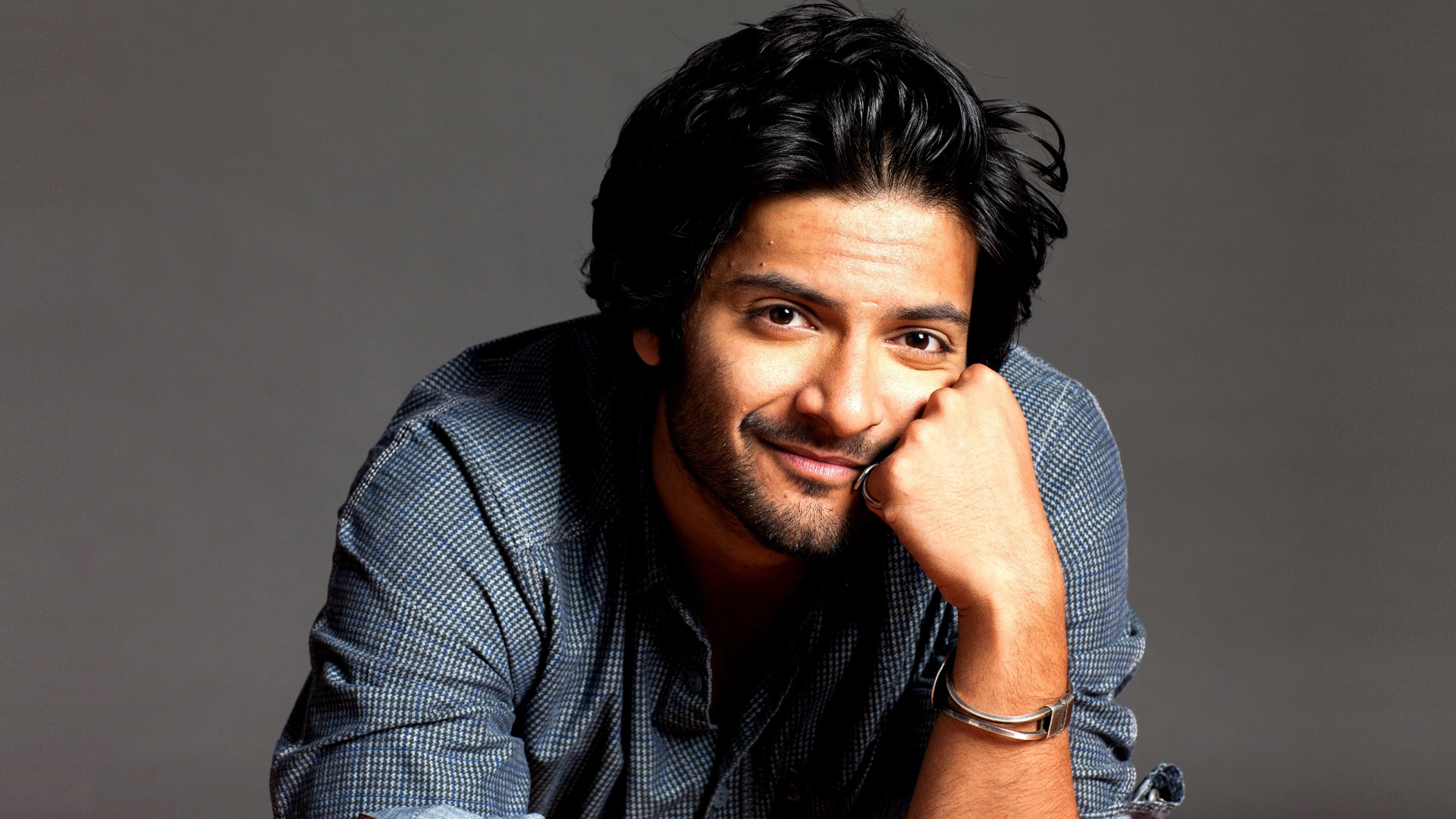 Download Original - Ali Fazal , HD Wallpaper & Backgrounds