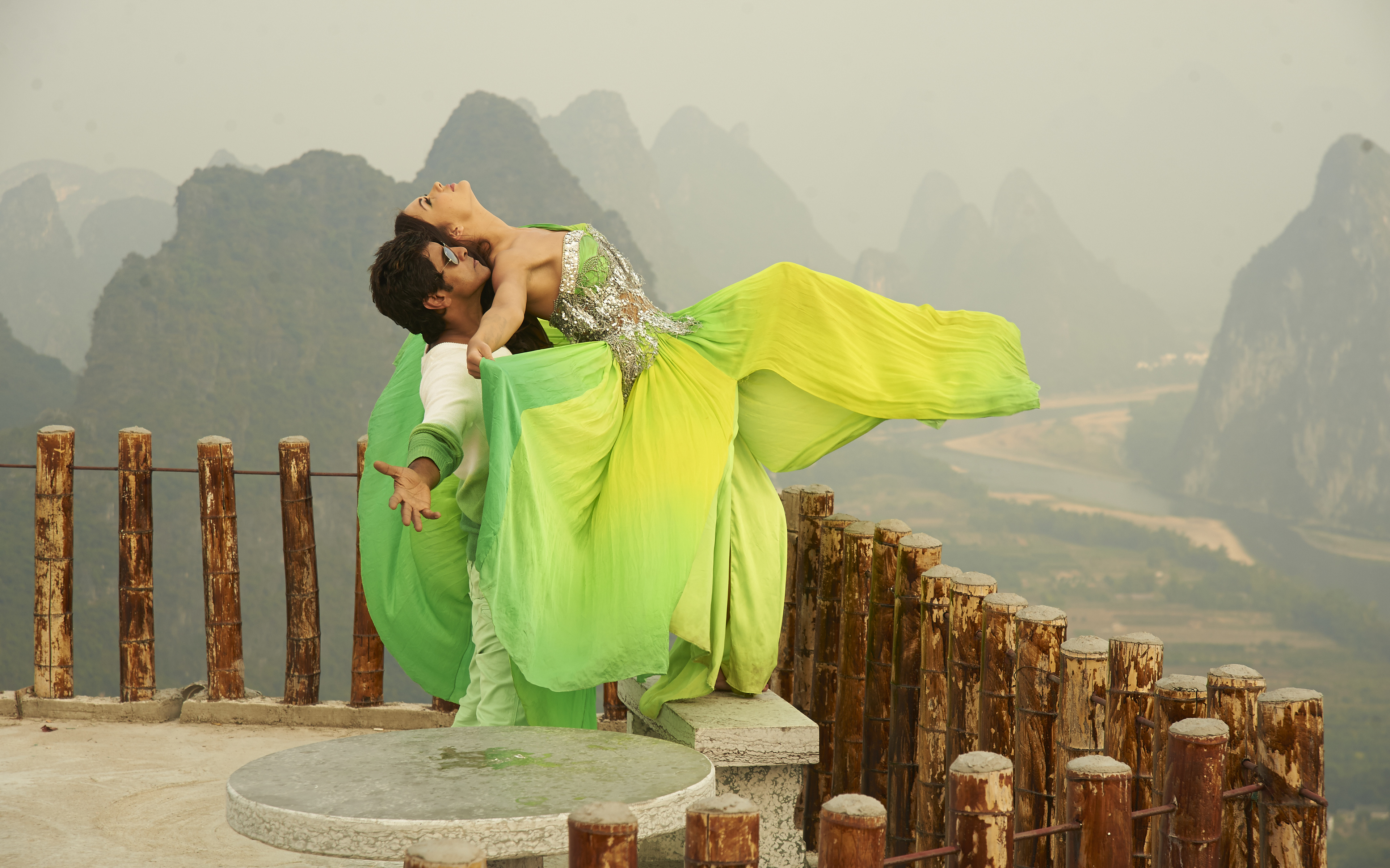 Vikram And Amy Jackson Image - Movie Stills In Pookale Song , HD Wallpaper & Backgrounds