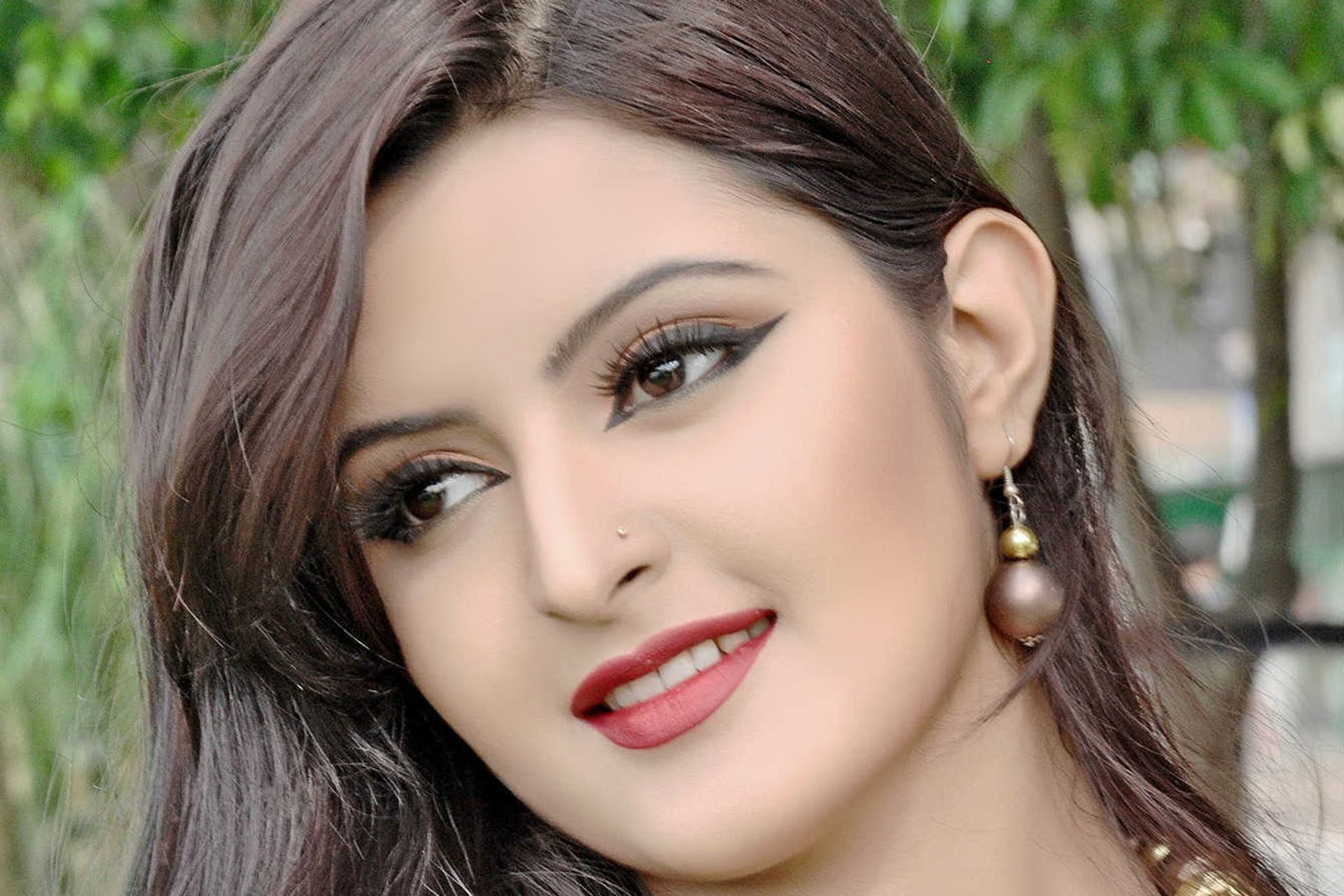 Pori Moni Hd Desktop Wallpaper - Bangladeshi All Actress Name , HD Wallpaper & Backgrounds