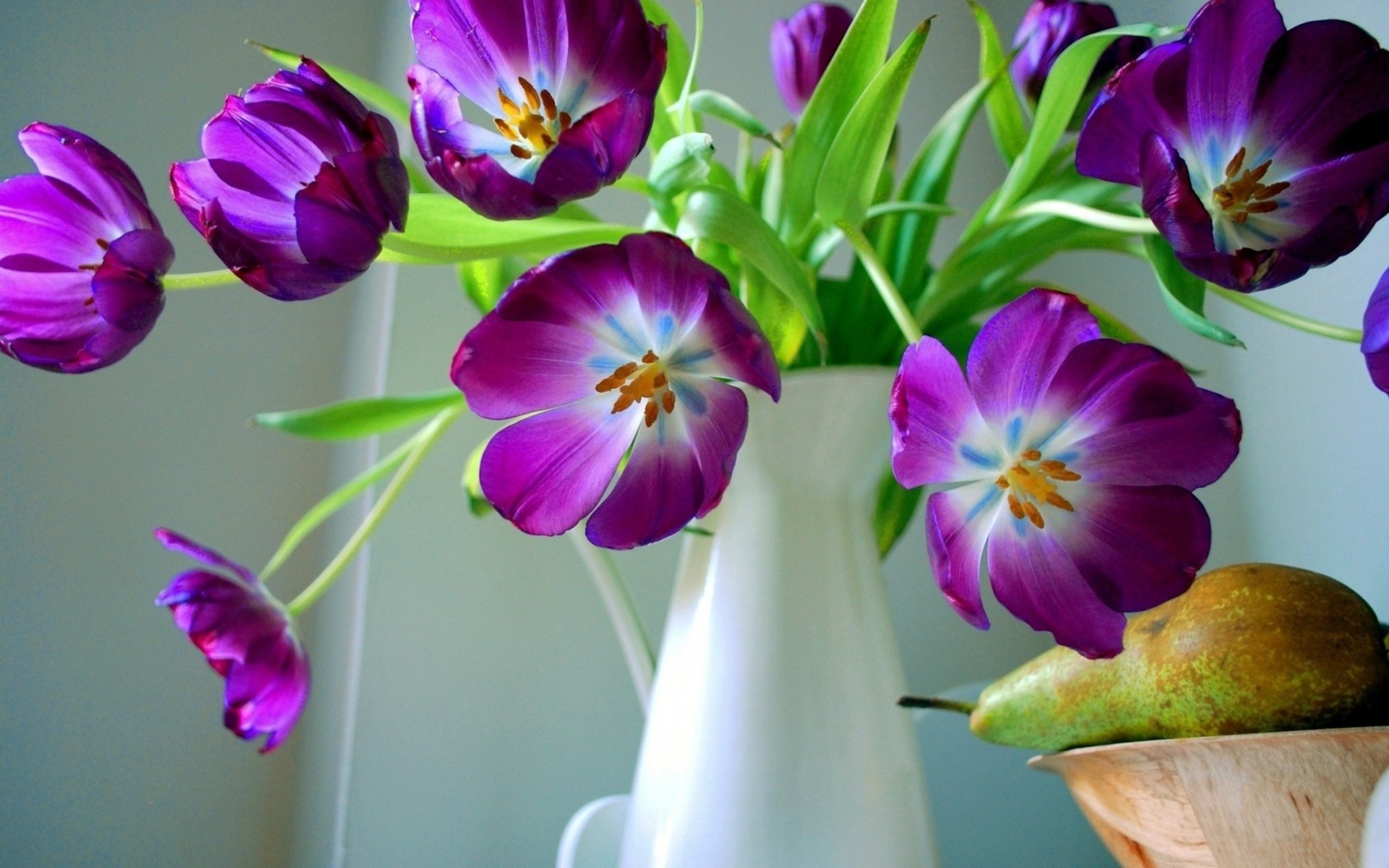 Amazing Still Beautiful Flower Wallpapers Love Flowers - Фиолетовые Тюльпаны В Вазе , HD Wallpaper & Backgrounds