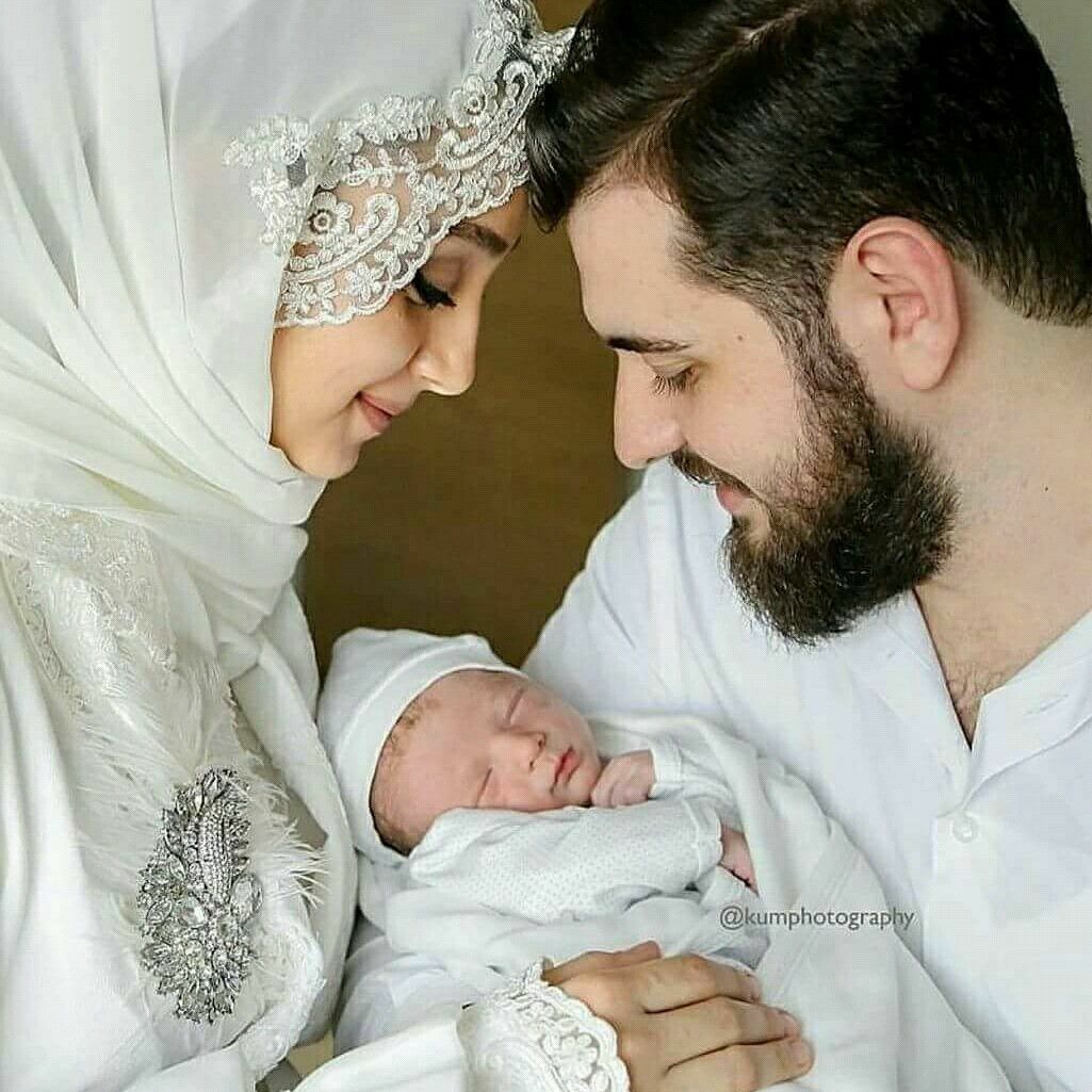 Muslim Family, Islamic Pictures, Couple With Baby, - Muslim Couple With Baby , HD Wallpaper & Backgrounds