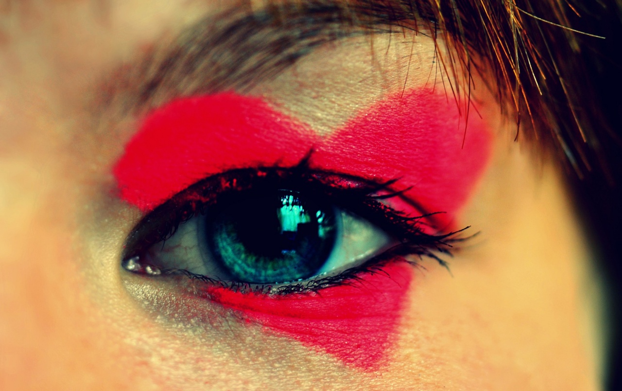 Wide Red Heart Women's Eye Make-up Wallpapers - Corazon Con Ojos De Mujer , HD Wallpaper & Backgrounds