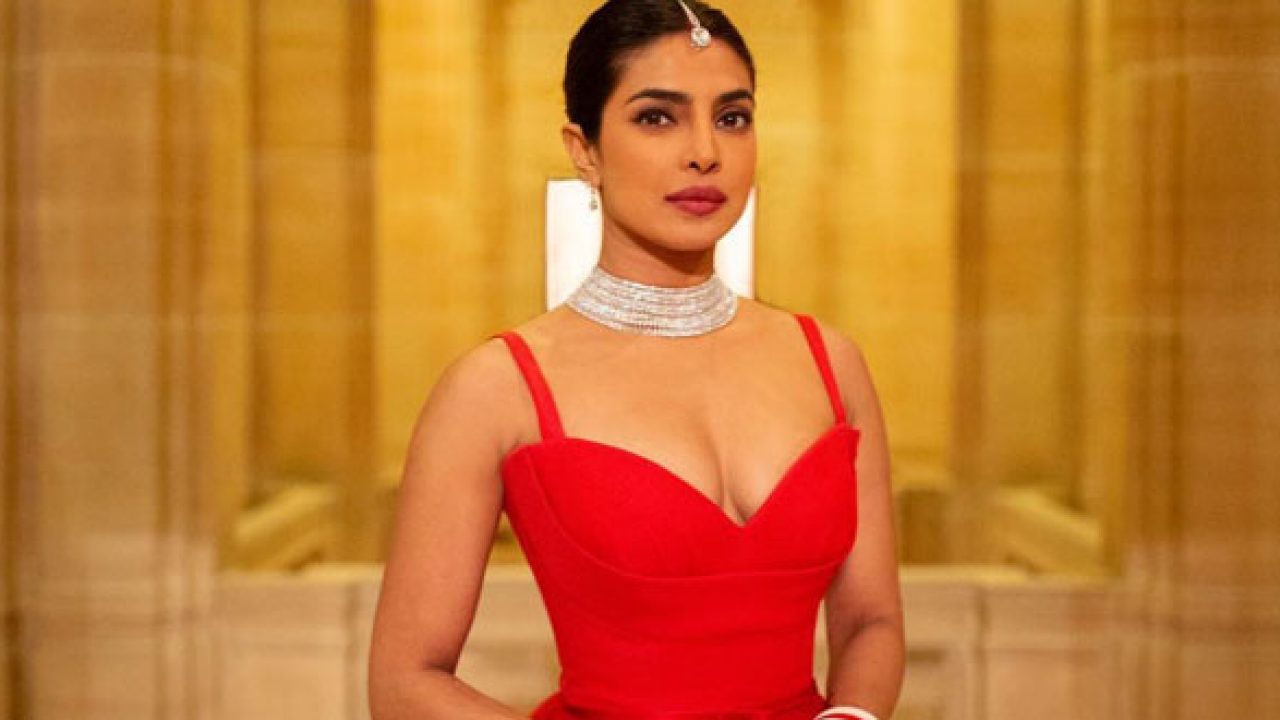 Priyanka Chopra Red Dress , HD Wallpaper & Backgrounds