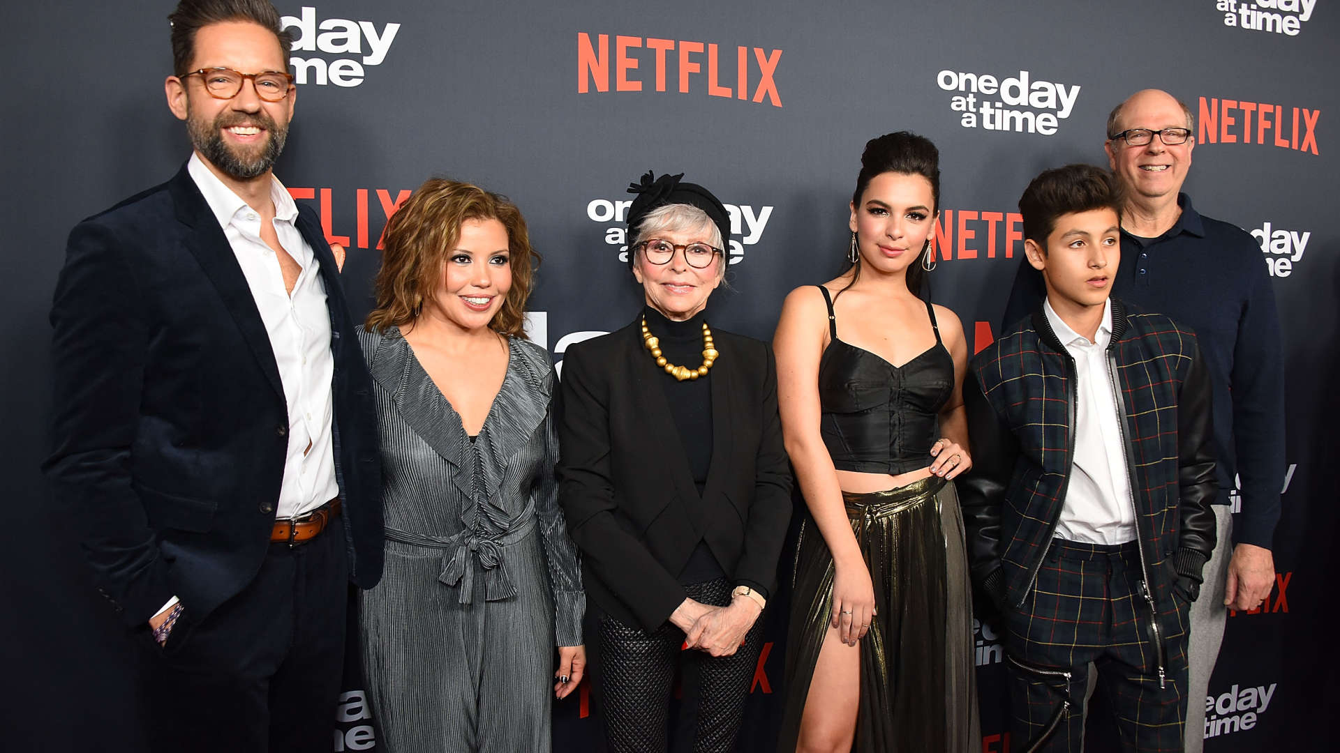 'one Day At A Time' Is Renewed For A Third Season - One Day At A Time Netflix , HD Wallpaper & Backgrounds