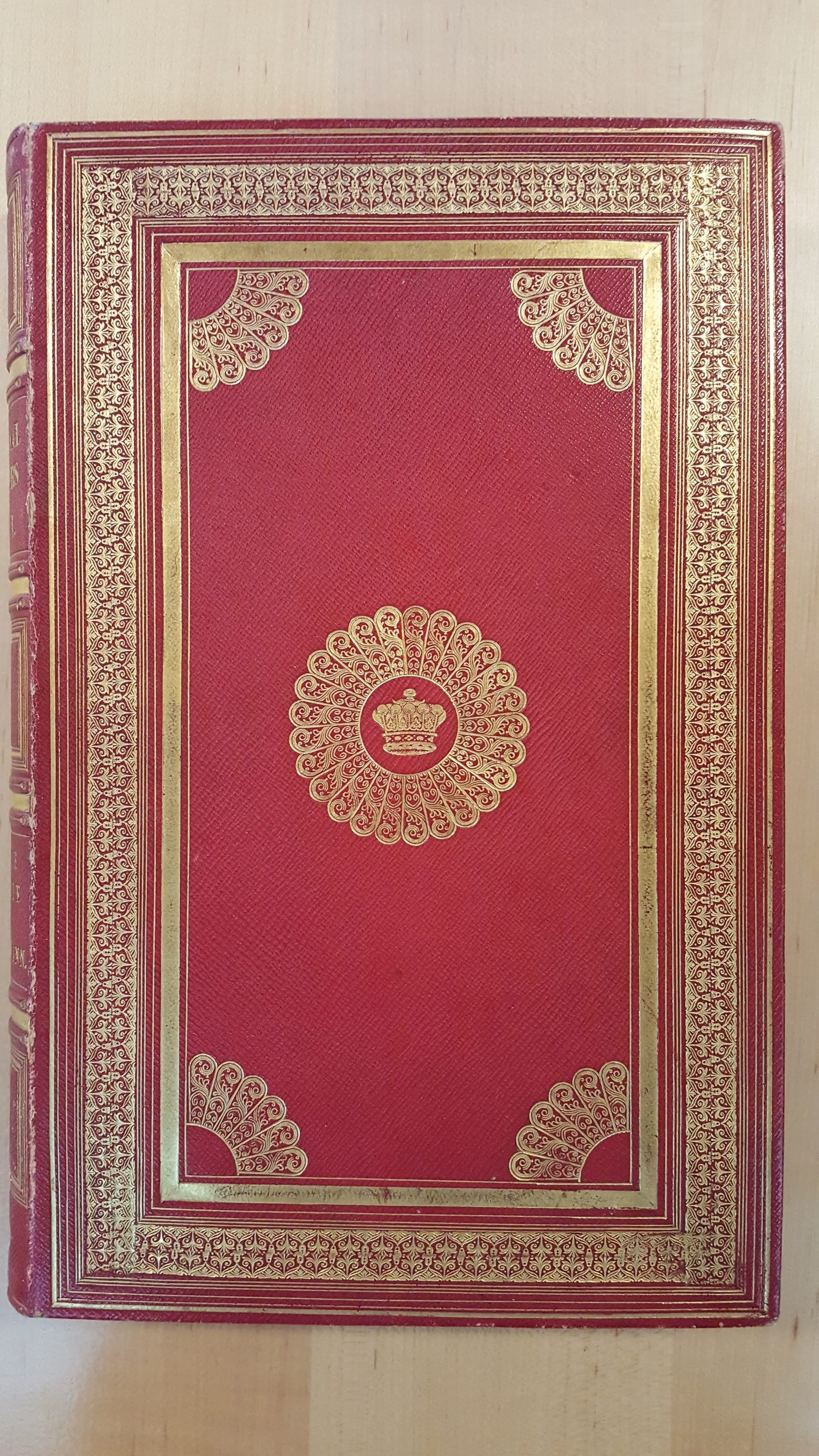 Red And Gilt Cover Of Book - Carpet , HD Wallpaper & Backgrounds