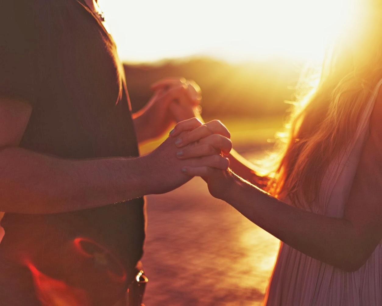 Romantic Girl Wallpaper - Girl And Boy Holding Hands , HD Wallpaper & Backgrounds