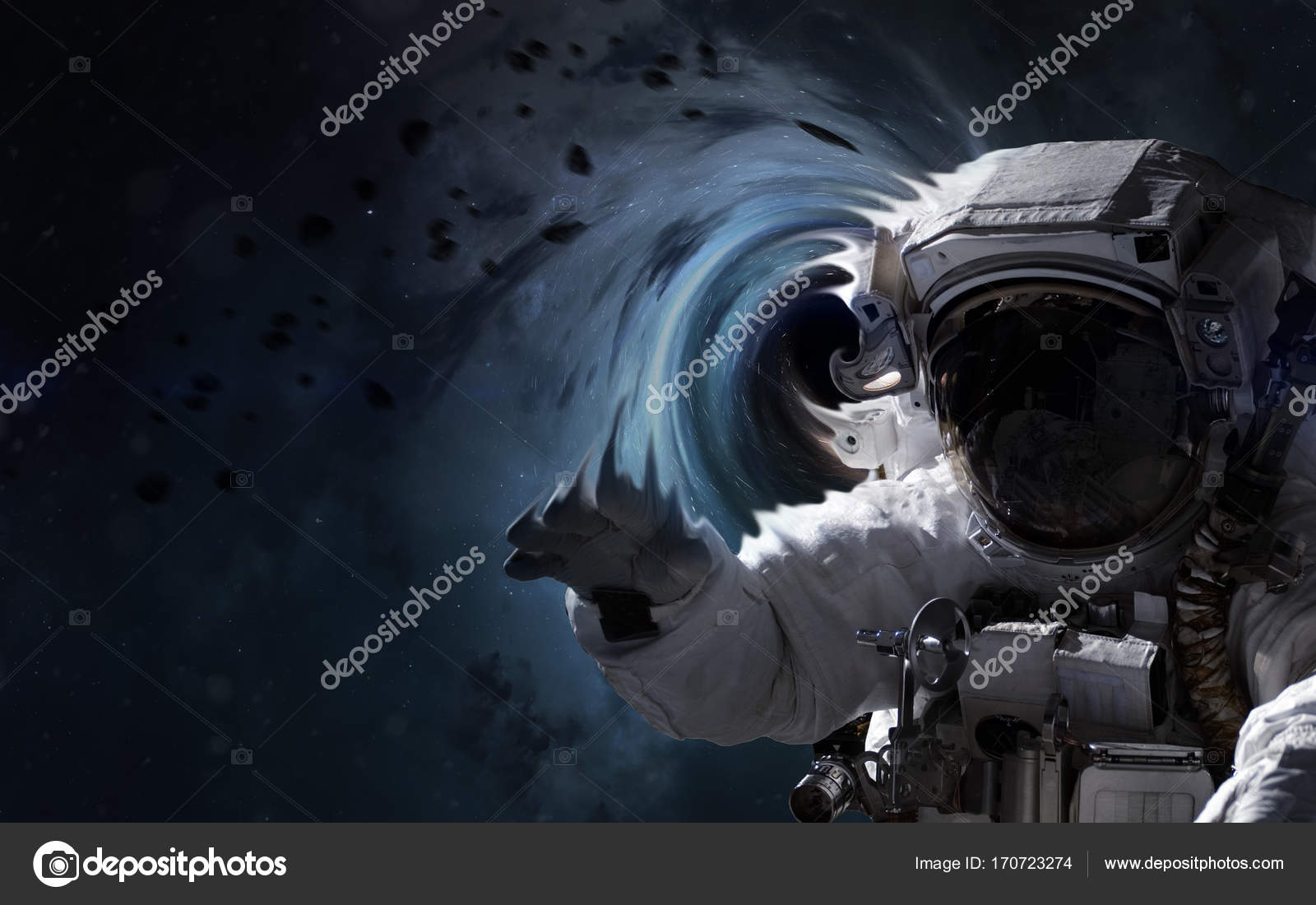 Black Hole And Astronaut - Astronaut , HD Wallpaper & Backgrounds