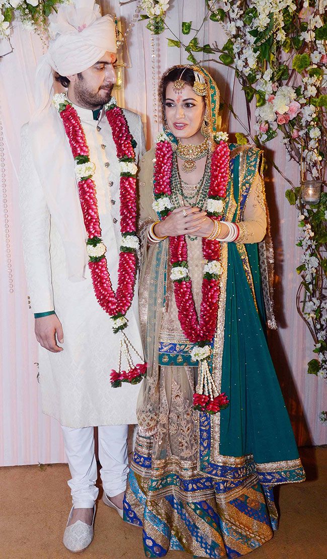 Download Dia Mirza And Sahil Sangha Tie The Knot In - Marriage , HD Wallpaper & Backgrounds