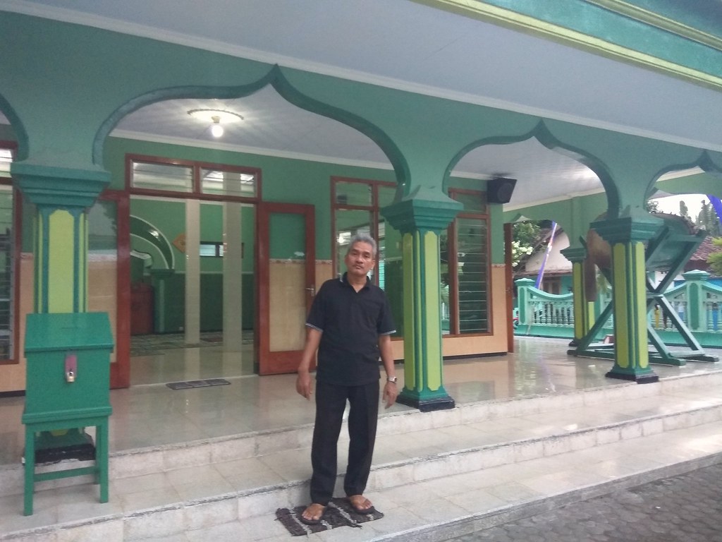 Sholat Qoshor Ashar Di Masjid Baiturrokhim Ds Tugurejo - Commercial Building , HD Wallpaper & Backgrounds