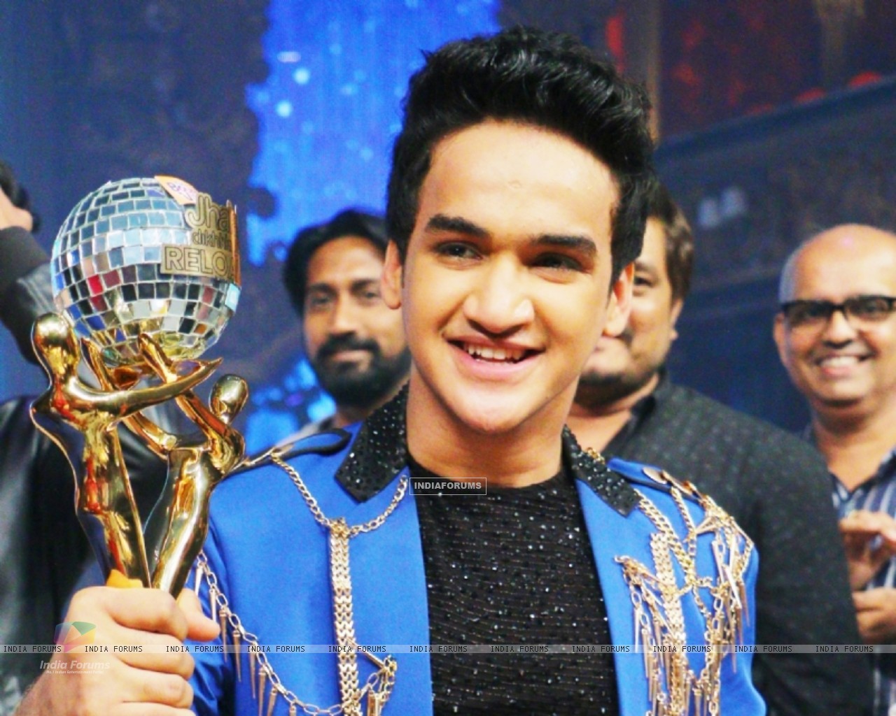 Faisal Khan With Jhalak Dikhhla Jaa Reloaded Winning - Faisal Khan Indian Dancer , HD Wallpaper & Backgrounds