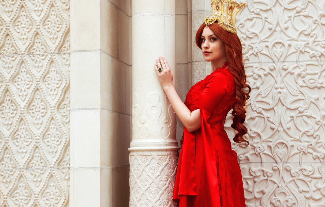 Photo Wallpaper Girl, Crown, Dress, Ring, Image, Curls, - Muhtesem Yüzyıl Hürrem , HD Wallpaper & Backgrounds