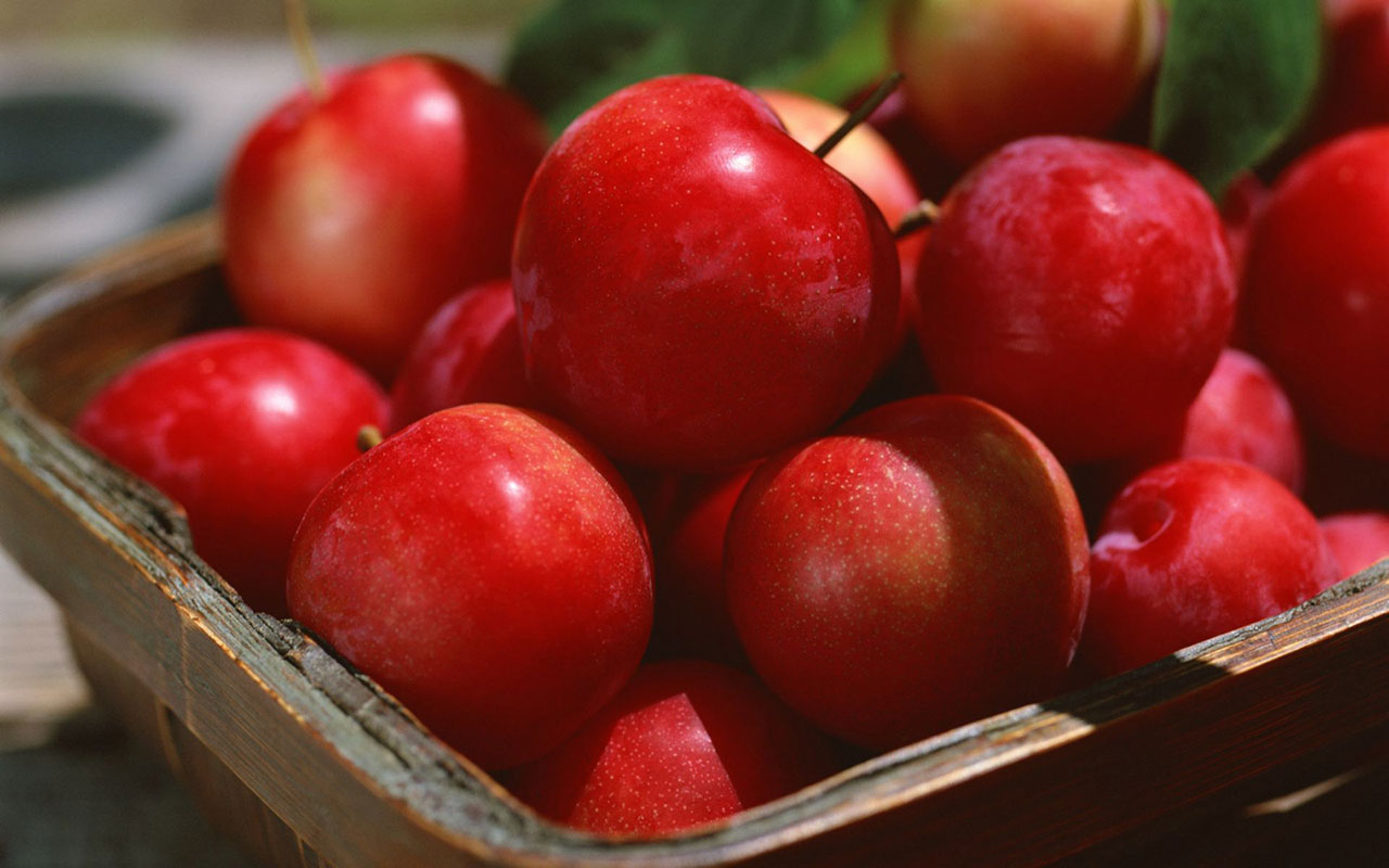 Red Apple Hd Desktop Wallpapers 4 Wallpapers - Red Apple Fruit , HD Wallpaper & Backgrounds