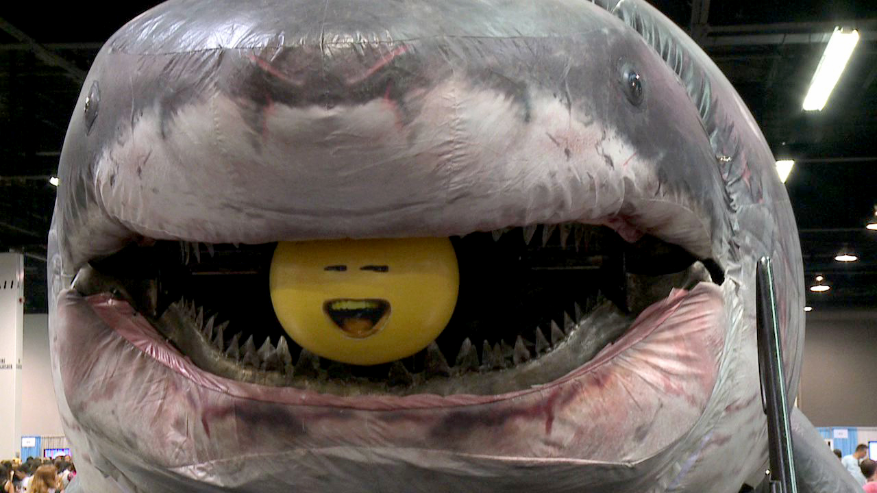 Megalodon - Giant Annoying Orange , HD Wallpaper & Backgrounds