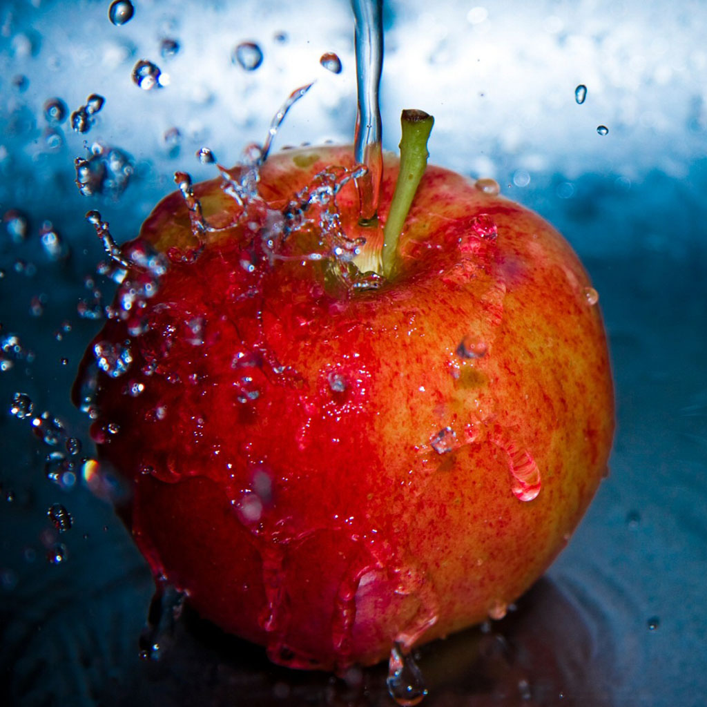 Apple With Water Drops , HD Wallpaper & Backgrounds