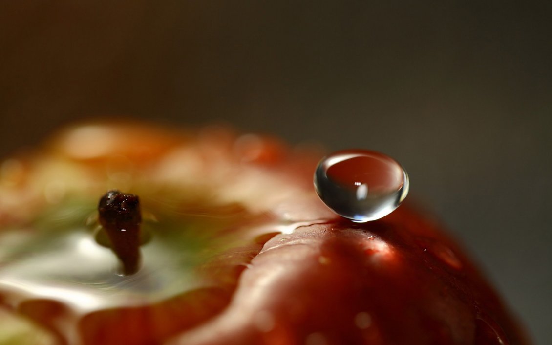 Download Wallpaper Big Macro Water Drop On A Red Apple - Fruits Water Drops , HD Wallpaper & Backgrounds