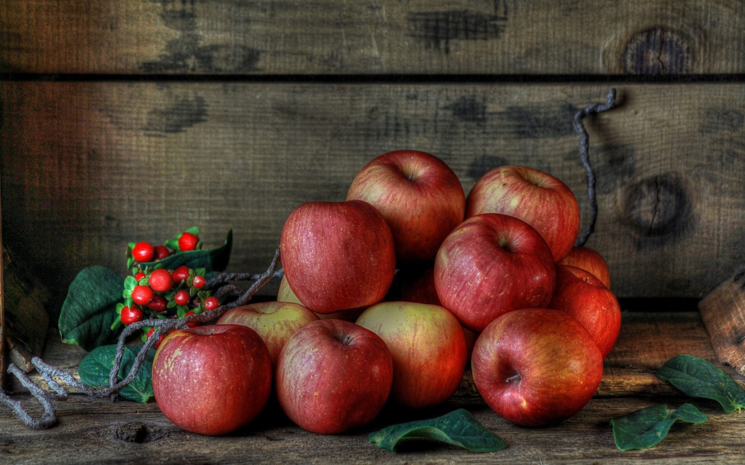 Red Apples And Berries Fresh Fruit Wallpaper - Apple Fruit , HD Wallpaper & Backgrounds