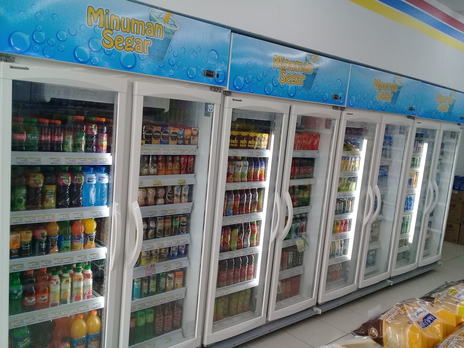 Minuman Segar - Convenience Store , HD Wallpaper & Backgrounds