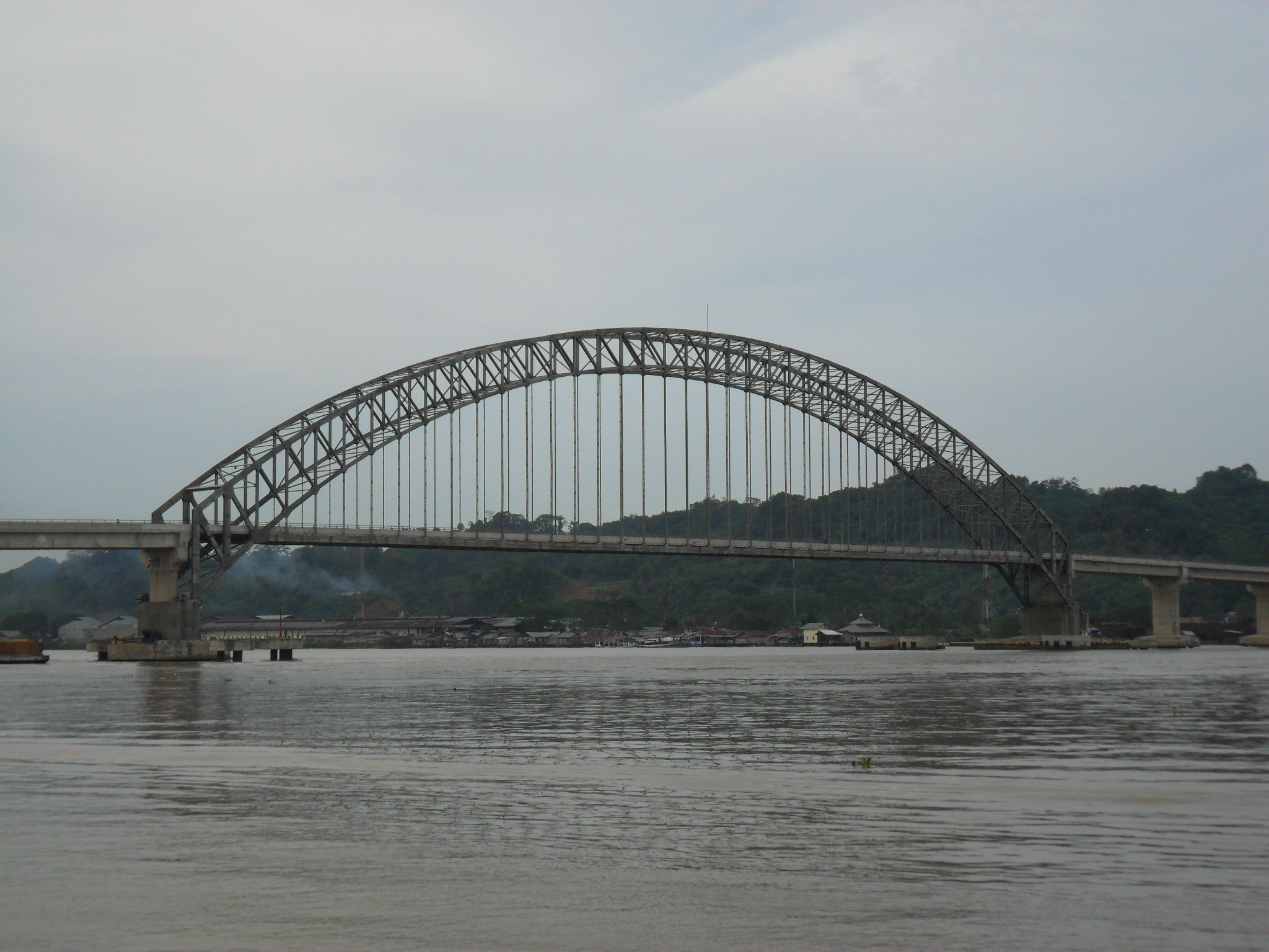 Jembatan Mahakam Ulu - Arch Bridge , HD Wallpaper & Backgrounds