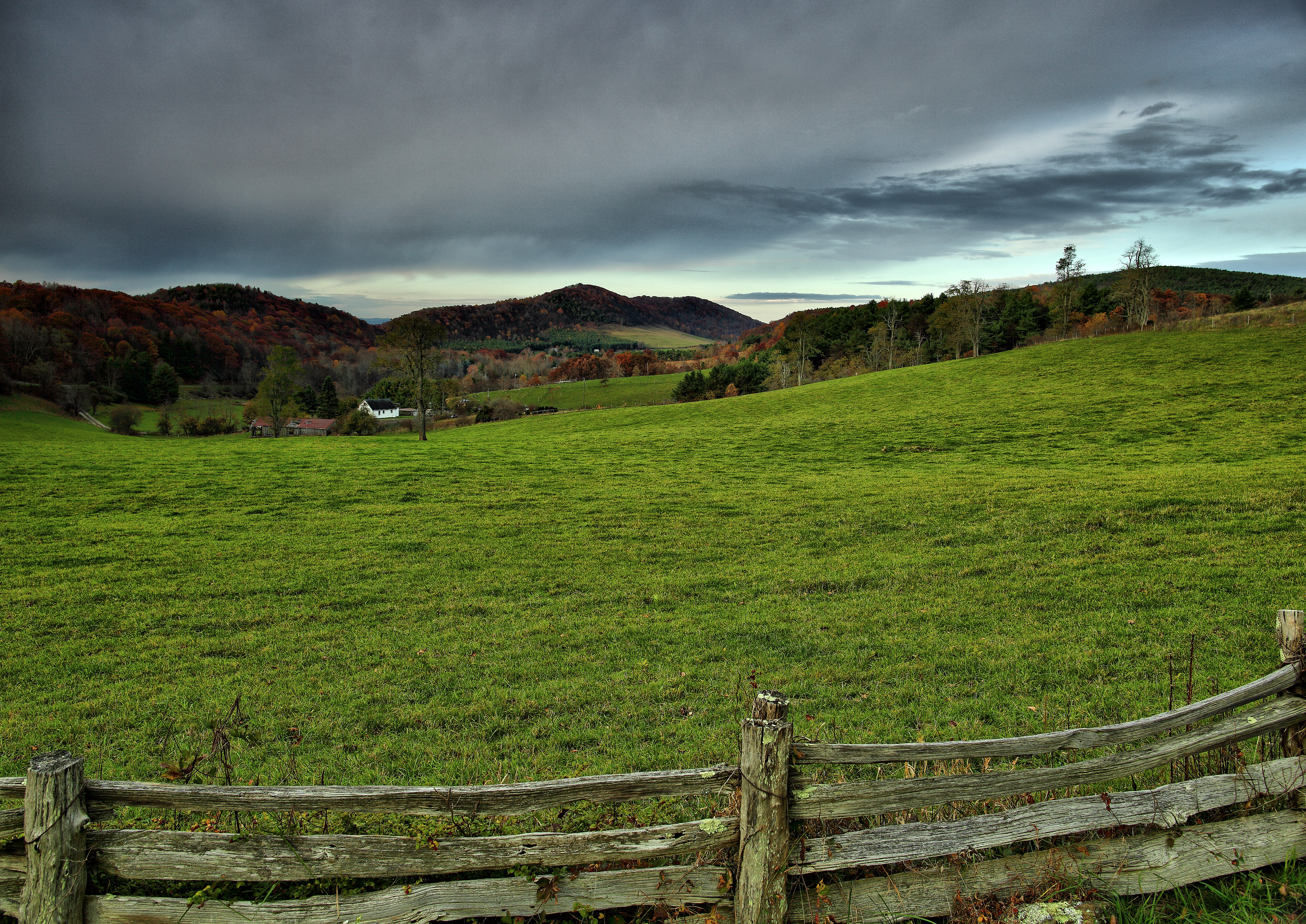 Scenic Fall Blue Ridge Mountain Farm - Farm , HD Wallpaper & Backgrounds