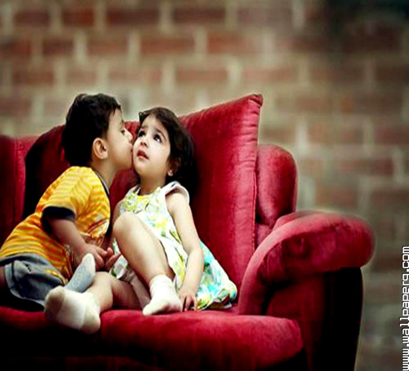 Cute Baby Couple Images - Love Kiss Images Hd , HD Wallpaper & Backgrounds