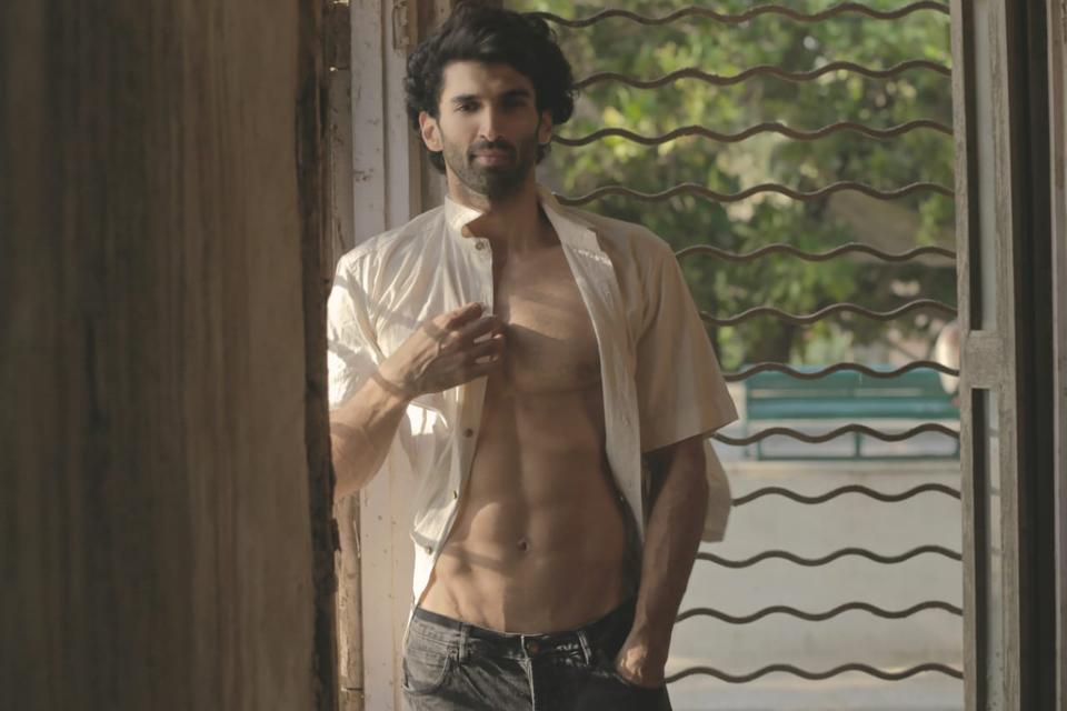 Actor Aditya Roy Kapur Has Just Finished Shooting For - Aditya Roy Kapoor In Kalank , HD Wallpaper & Backgrounds