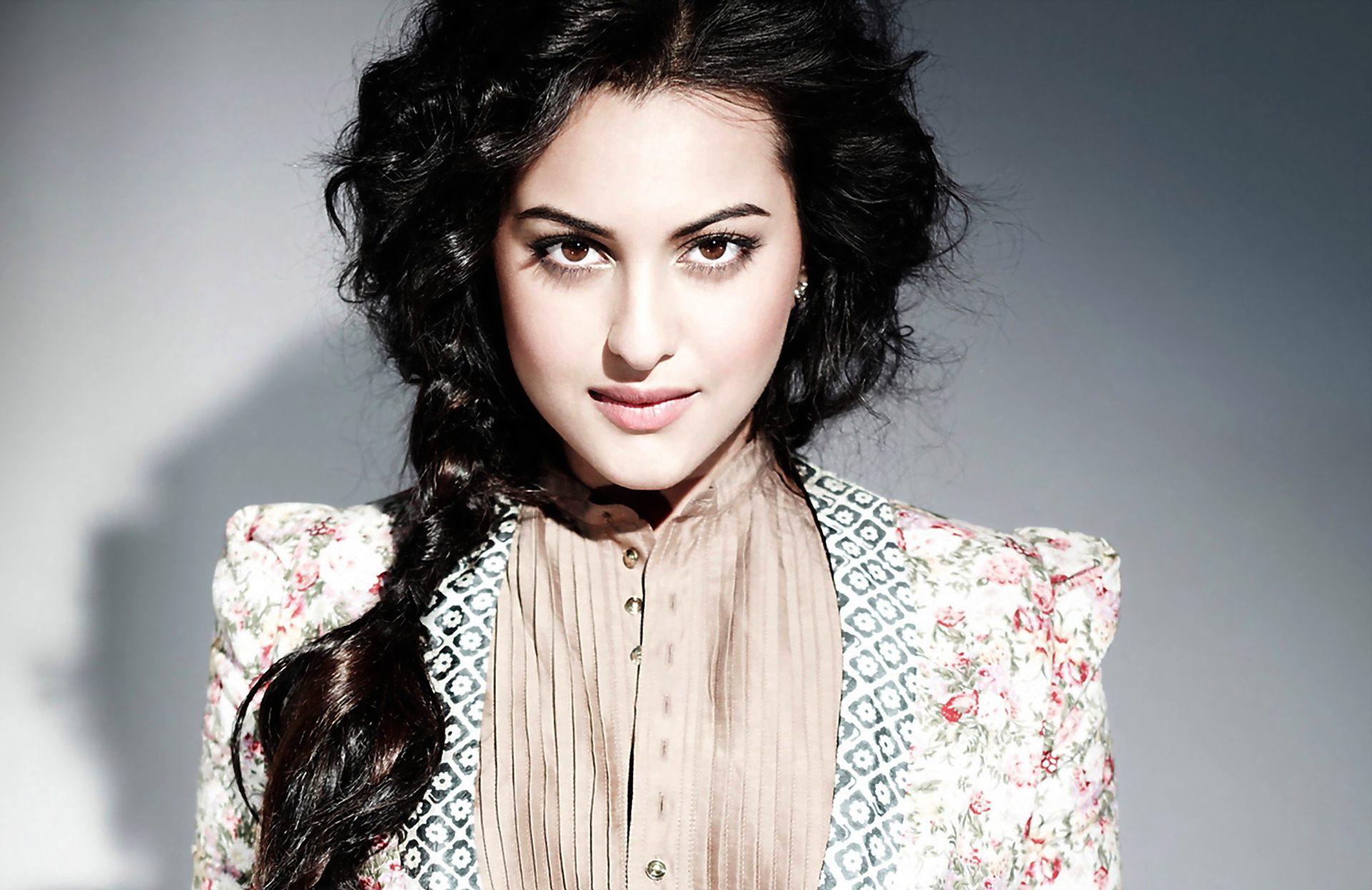 Sonakshi Sinha, Aditya Roy Kapur And Diljit Dosanjh - Sonakshi Sinha , HD Wallpaper & Backgrounds