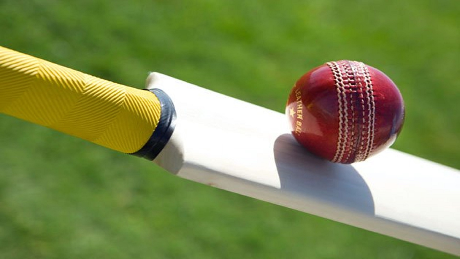 Cricket Balls Hd Free Wallpapers - Cricket Ball And Bat (#844066) - HD  Wallpaper & Backgrounds Download