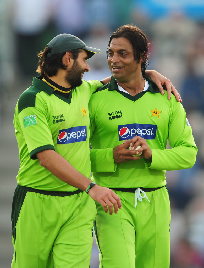 Shahid Afridi Wallpaper Picture Image - Shahid Afridi And Shoaib Akhtar , HD Wallpaper & Backgrounds