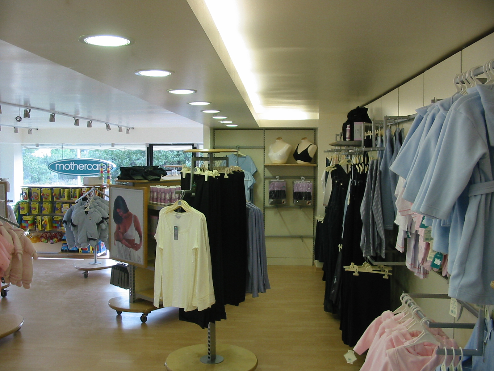 Boutique (#850590) - HD Wallpaper & Backgrounds Download