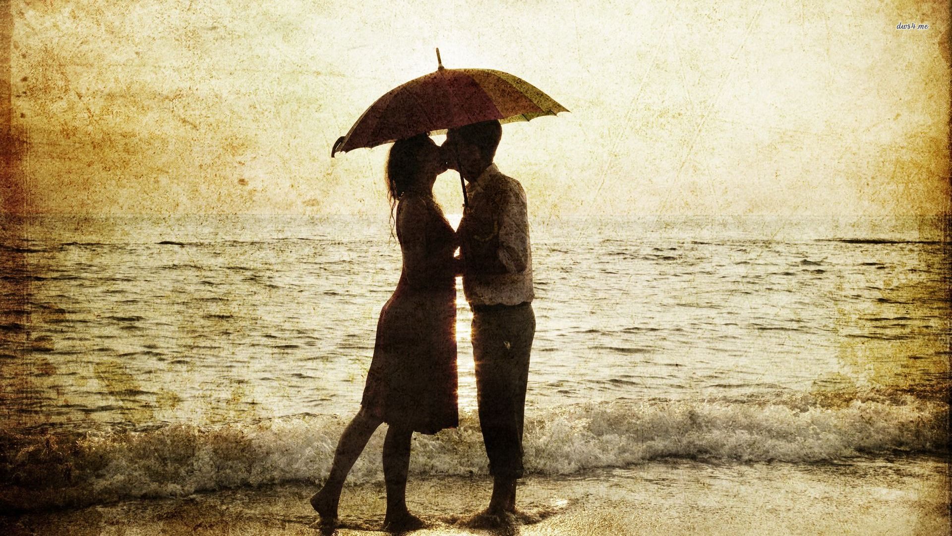 Full Hd Wallpaper Umbrella Sea Couple Kiss - Couple Under An Umbrella , HD Wallpaper & Backgrounds