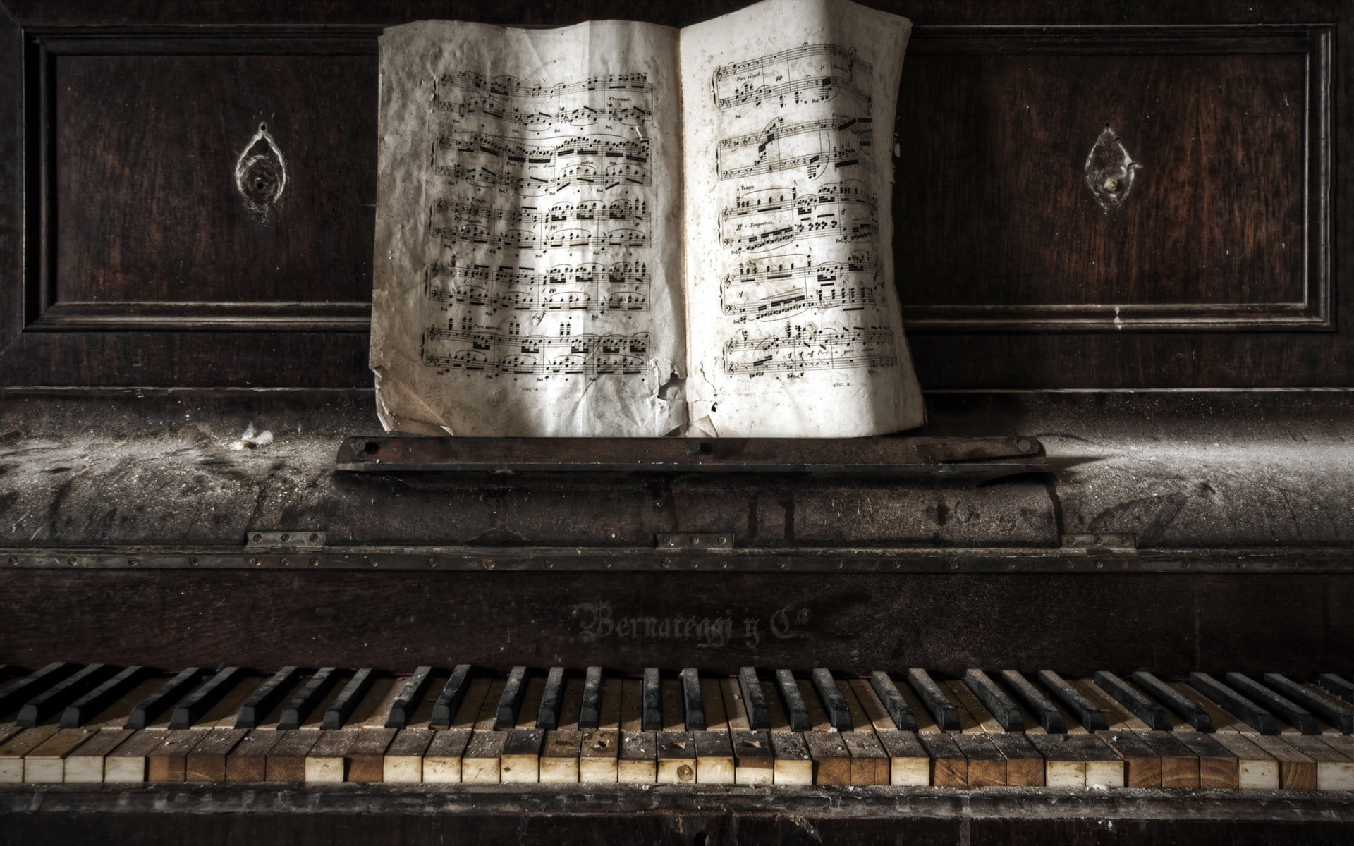 White Music Note, Piano, Old, Paper, Abandoned Hd Wallpaper - Old Piano , HD Wallpaper & Backgrounds