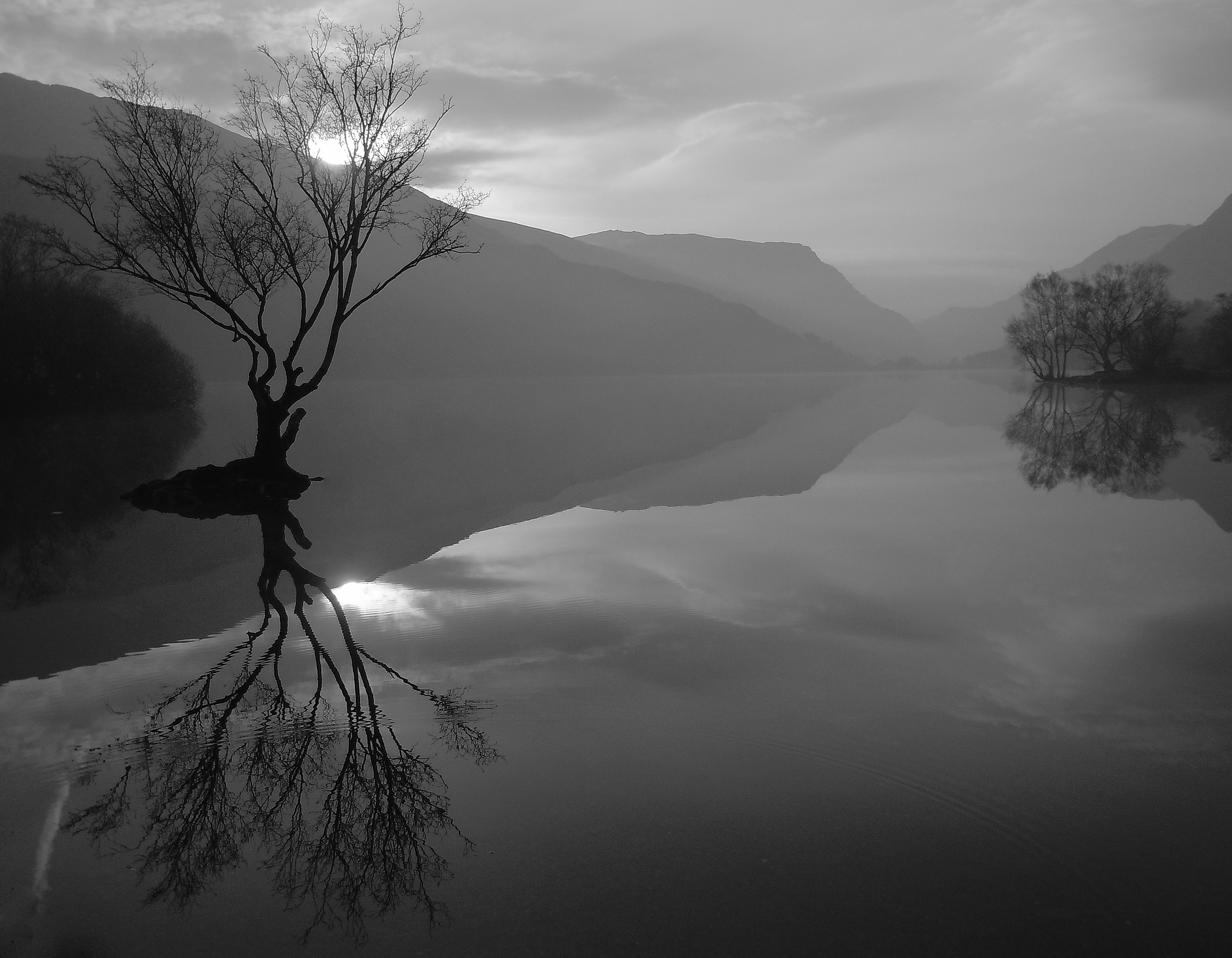 Black-white Calm Clouds Lakes Landscapes Mountains - Reflection , HD Wallpaper & Backgrounds