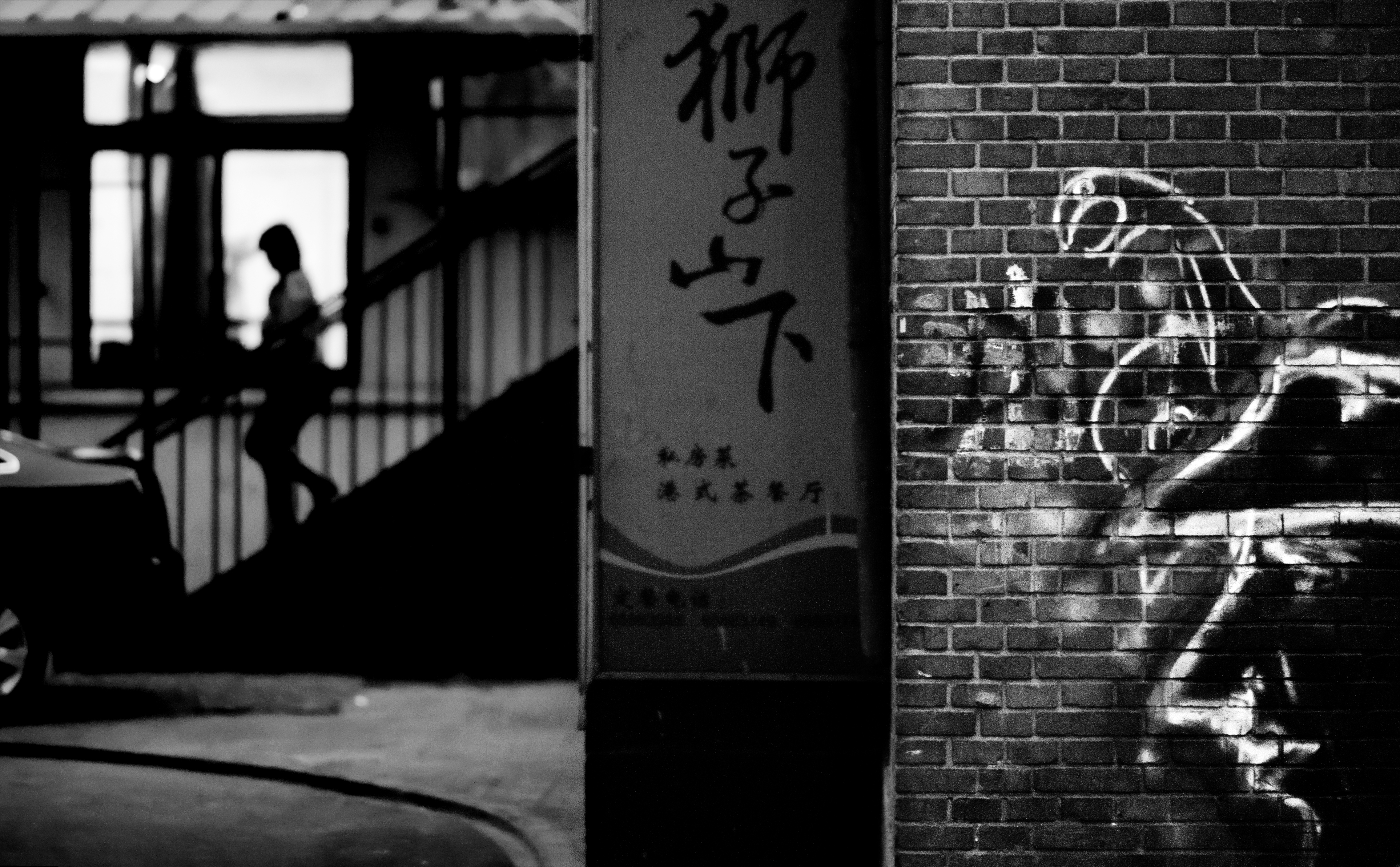 Black And White Bricks Buildings Graffiti Stairs Walls - Snapshot , HD Wallpaper & Backgrounds