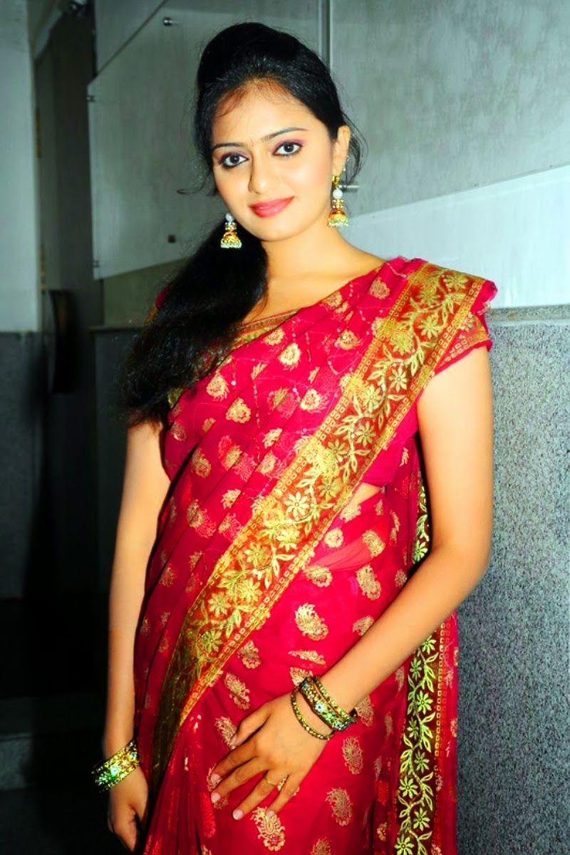 Actress Richa Sinha In Saree High Quality Photos - South Actress Wallpaper In Saree , HD Wallpaper & Backgrounds