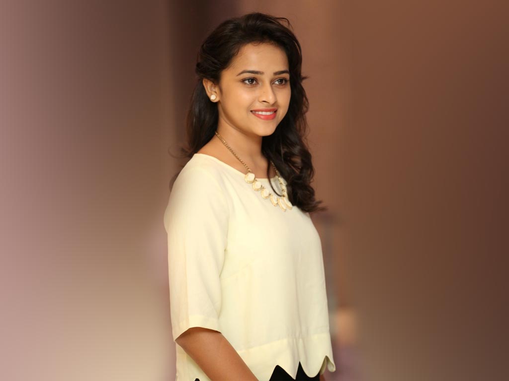 South Indian Actress Sri Divya Wallpaper - Sri Divya , HD Wallpaper & Backgrounds