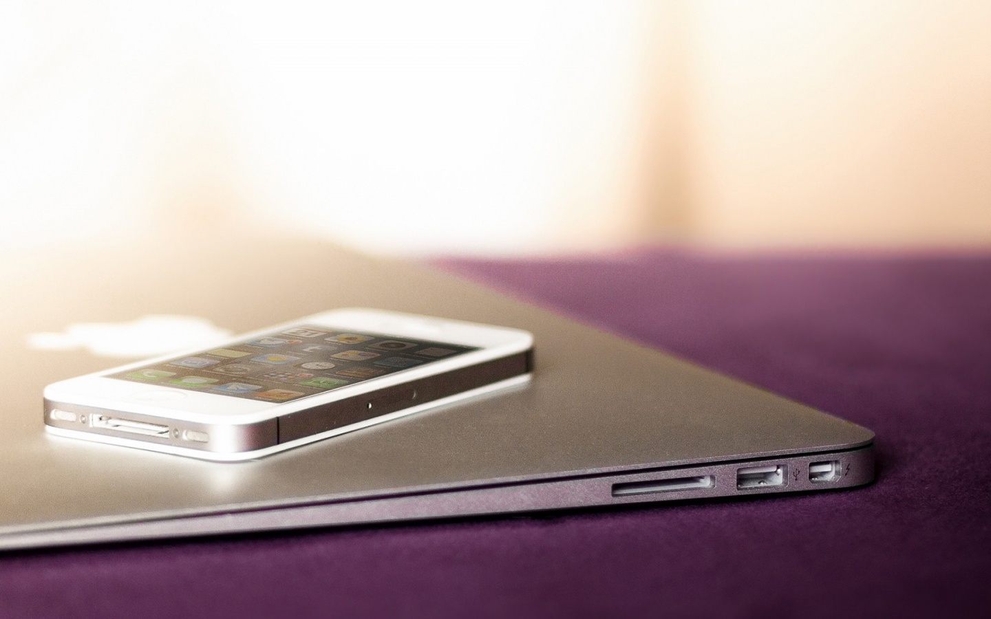 Iphone 4s Macbook Air , HD Wallpaper & Backgrounds