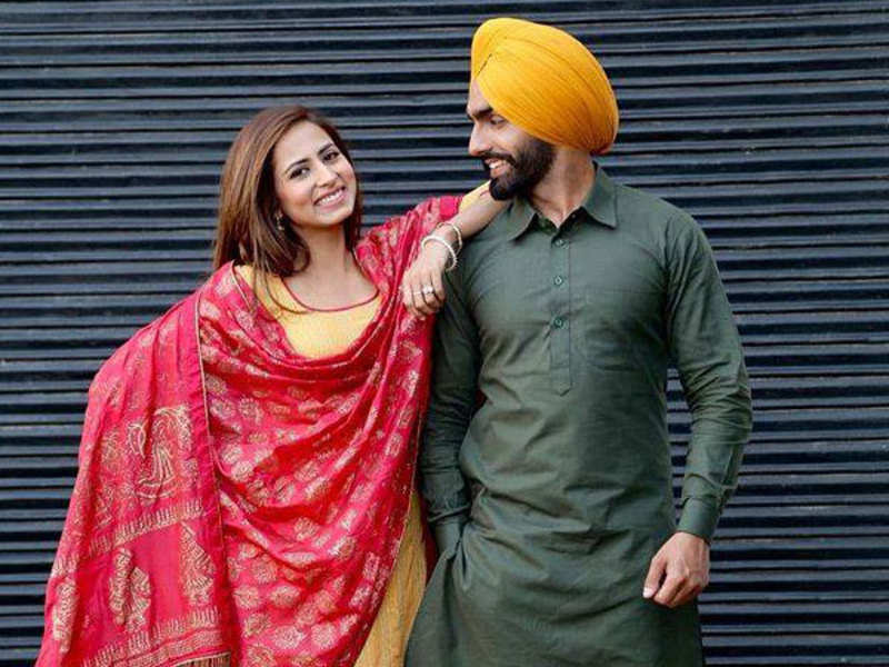 After The Success Of The Song 'qismat', The Lead Pair - Ammy Virk Sargun Mehta , HD Wallpaper & Backgrounds