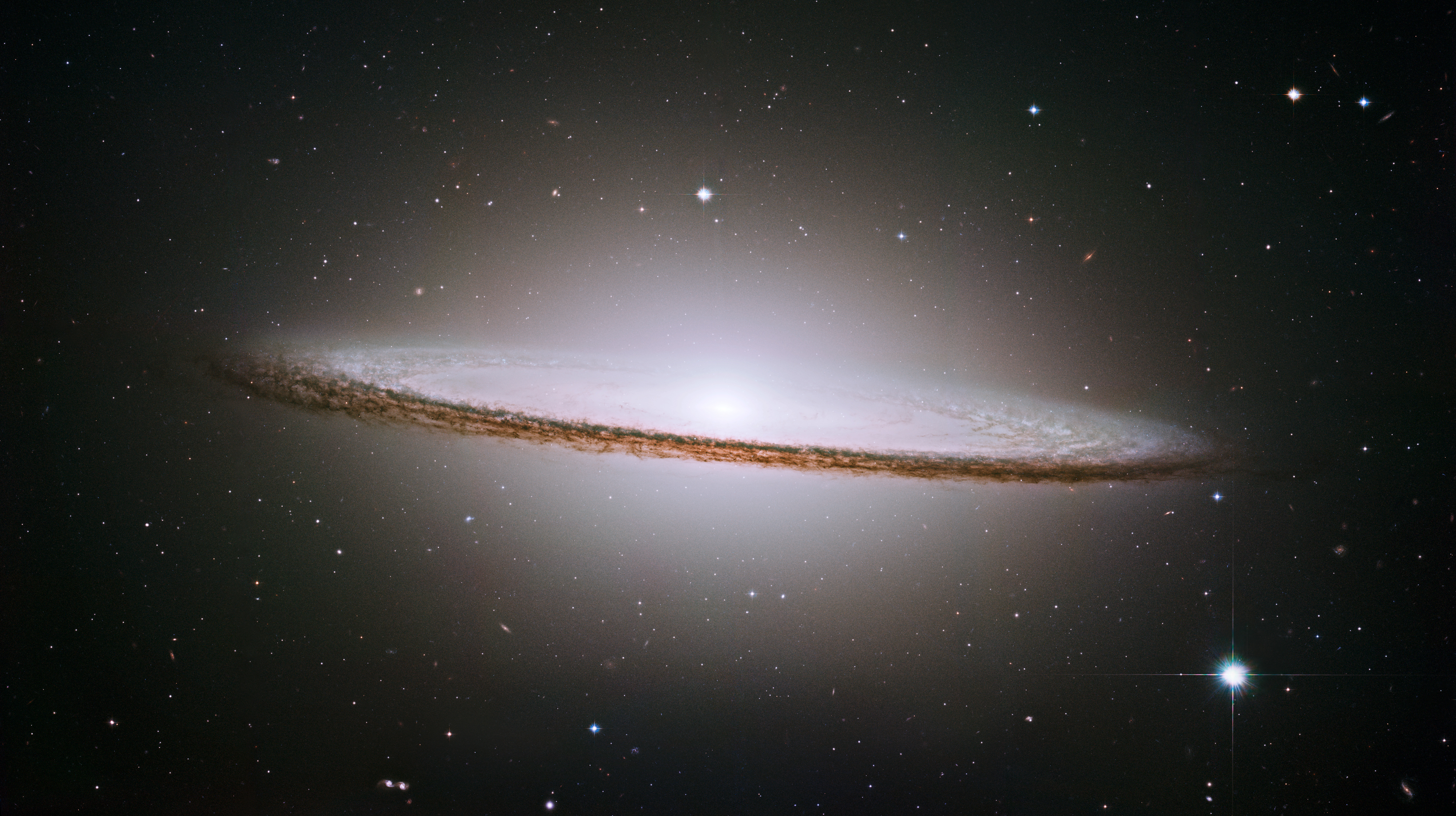 Hubble Mosaic Of The Majestic Sombrero Galaxy - Sombrero Galaxy , HD Wallpaper & Backgrounds