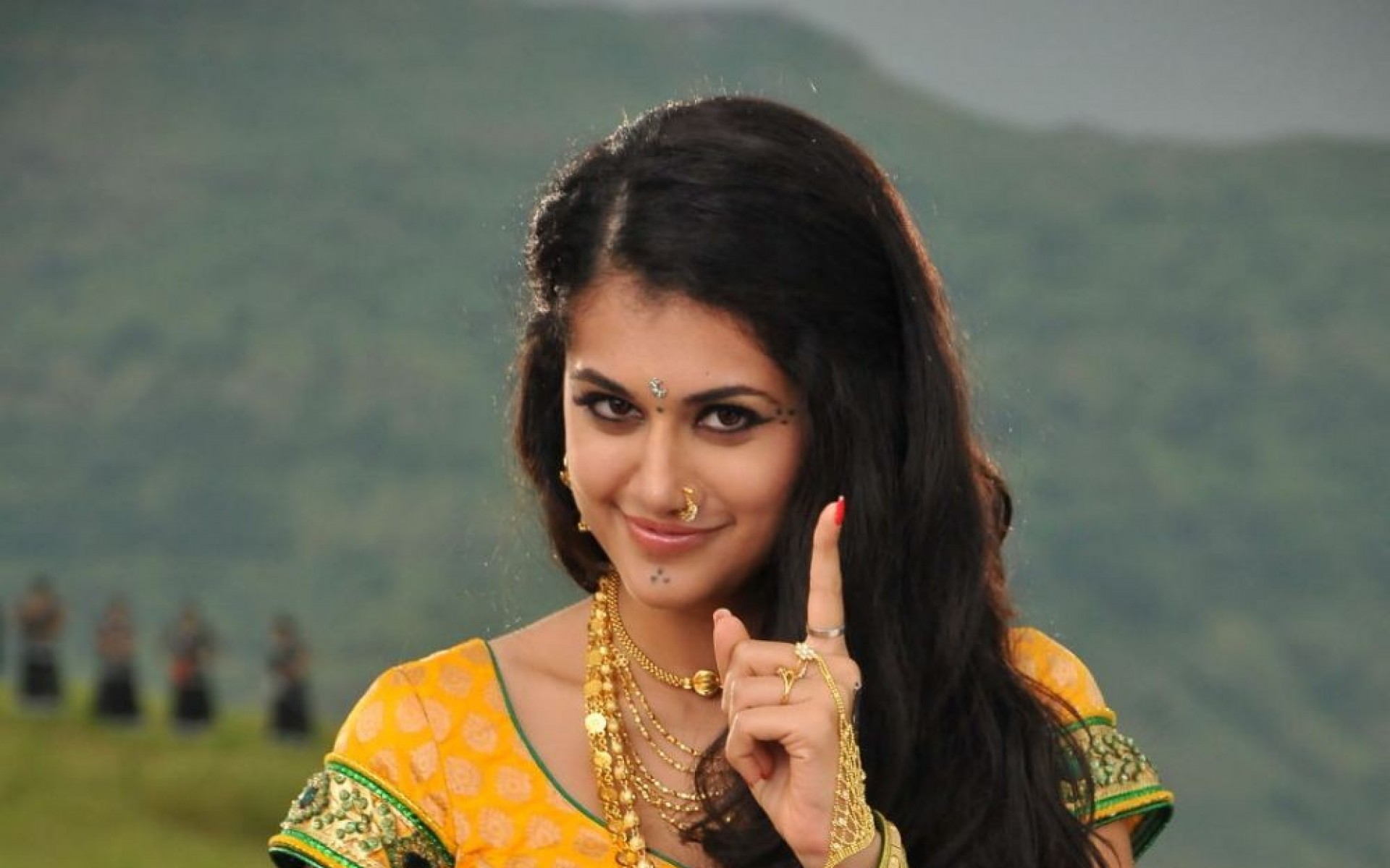 Tamil - Taapsee Pannu , HD Wallpaper & Backgrounds