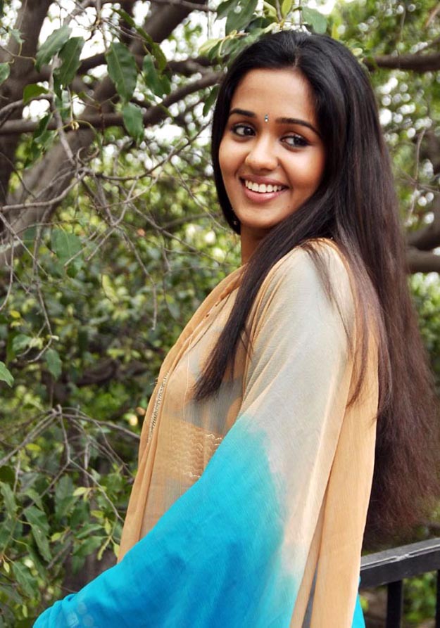 South Heroine Wallpaper - Ananya Hindi Actress , HD Wallpaper & Backgrounds